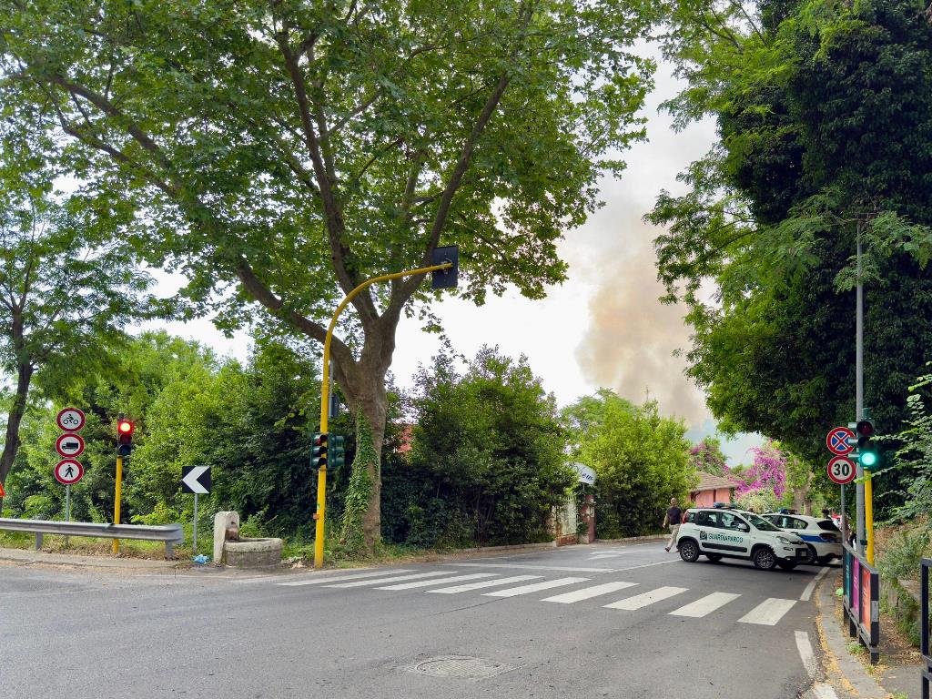 incendio roma monte mario