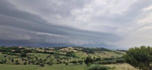 maltempo shelf cloud marche