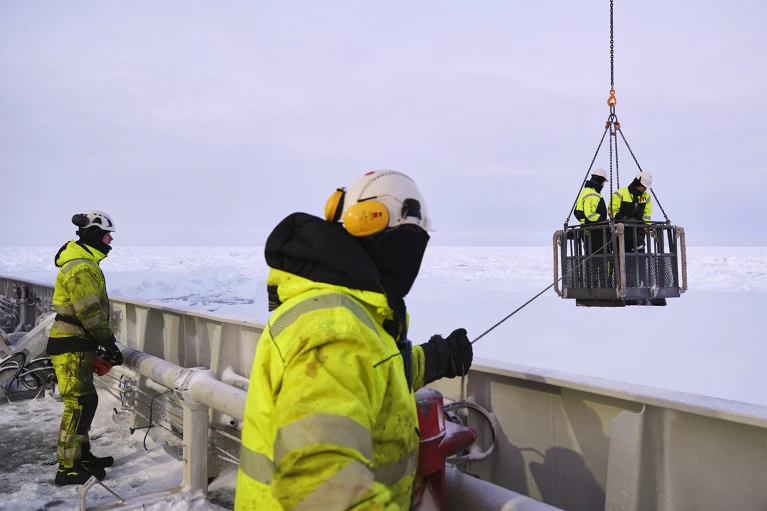 missione nave rompighiaccio RV Kronprins Haakon mare groenlandia