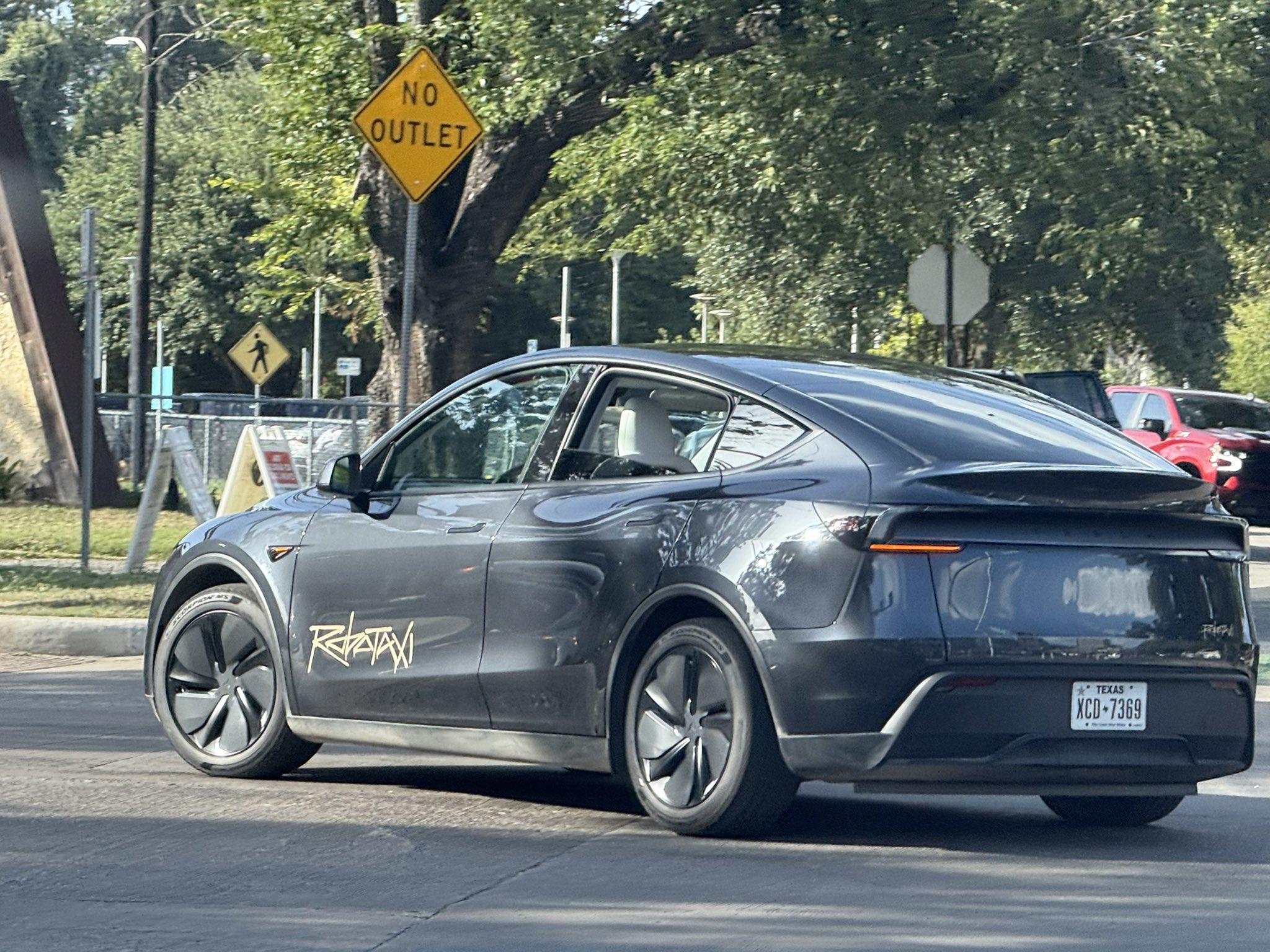 Il robotaxi di Tesla al debutto oggi ad Austin: al via con 10 veicoli autonomi