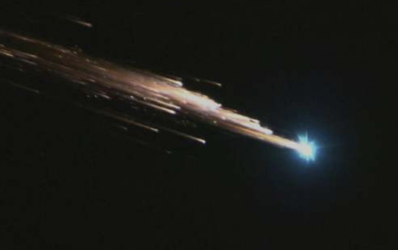 scia luminosa rientro starlink