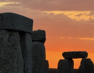 solstizio estate 2025 stonehenge cairoli