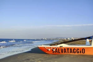 spiaggia bagnino salvataggio