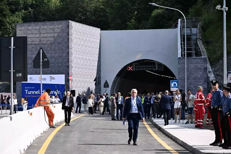 tunnel di tenda
