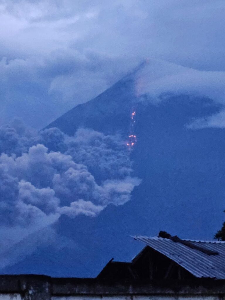 vulcano fuego guatemala