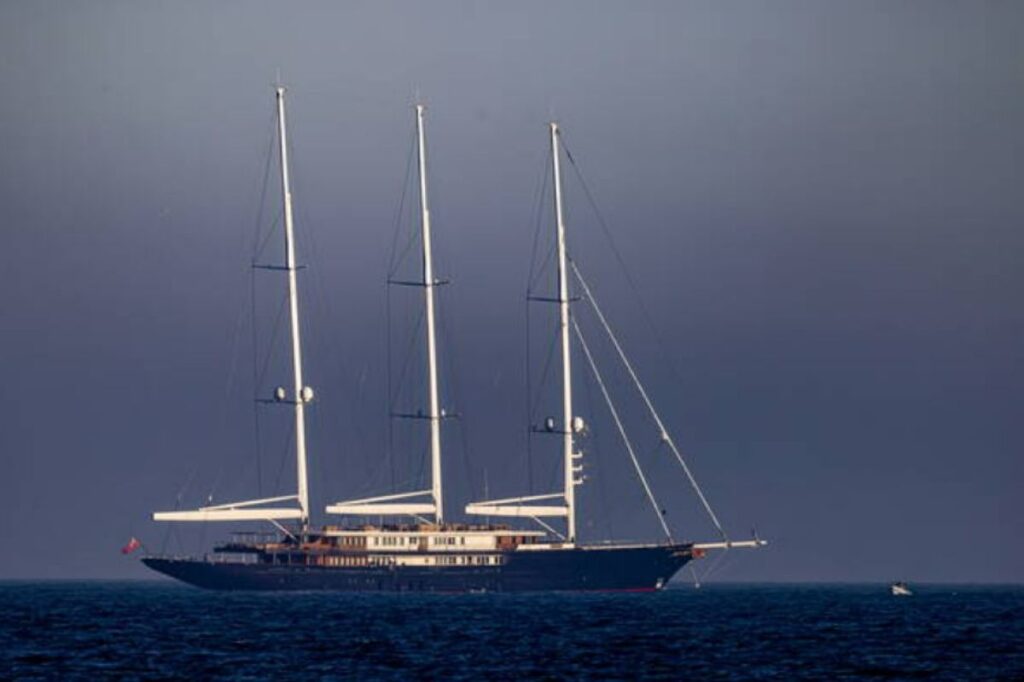 yacht Bezos