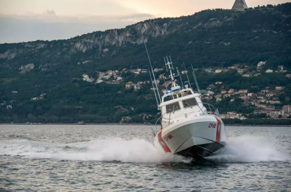 Trovato un corpo in mare a Crotone: forse uno dei due diportisti di Taranto ancora dispersi