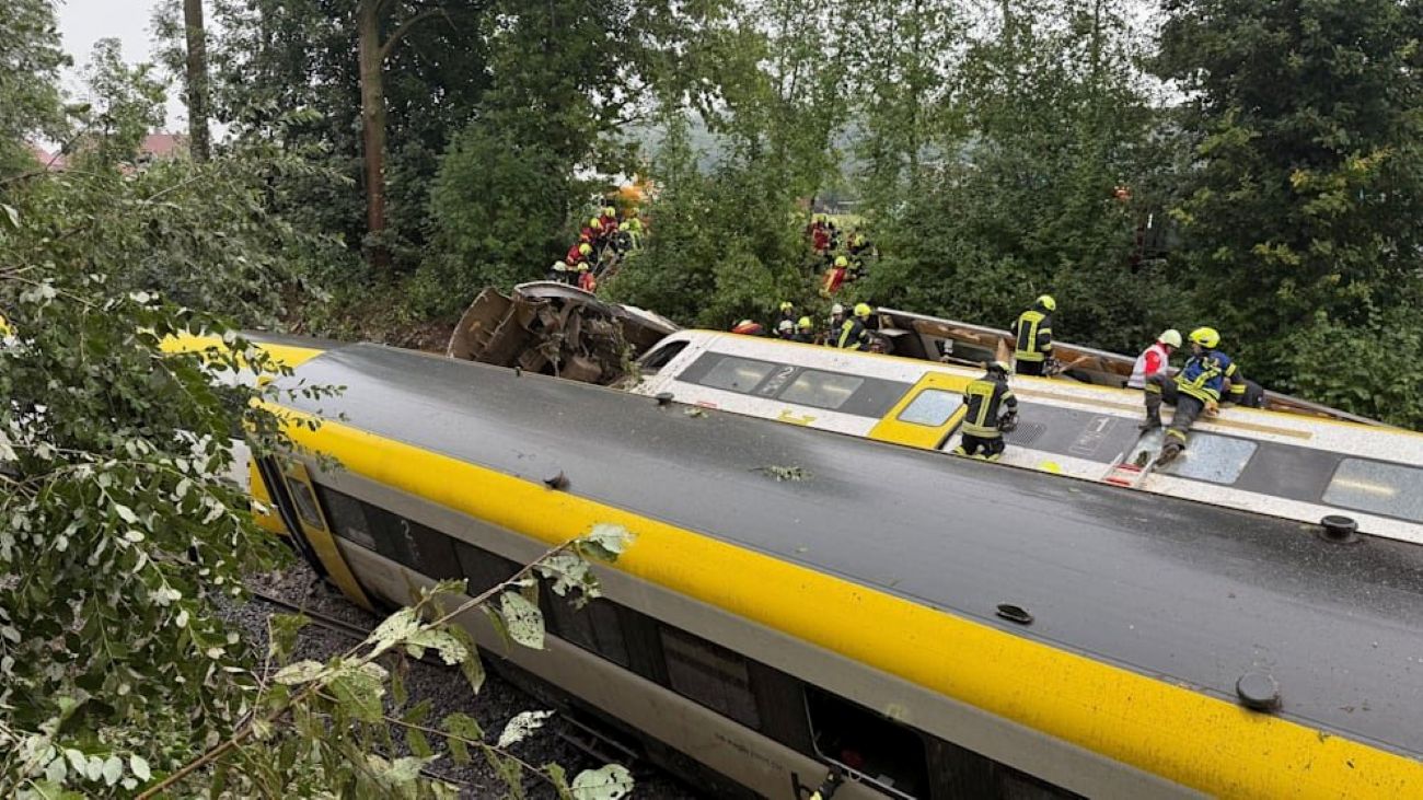 Maltempo, treno con 100 passeggeri deraglia nel distretto di Biberach: morti e feriti