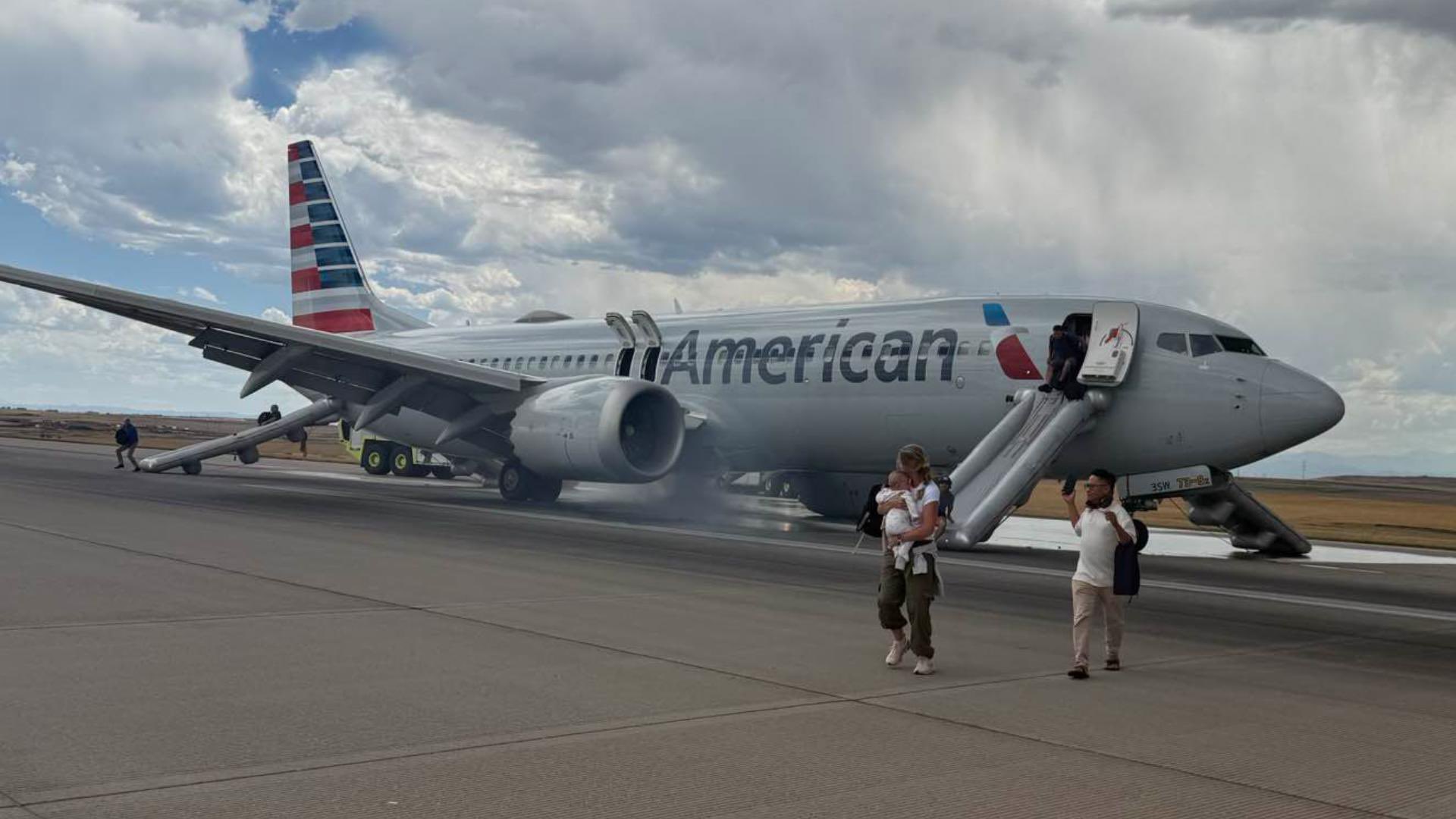 “Guasto in fase di decollo”, aereo American Airlines evacuato con gli scivoli | VIDEO