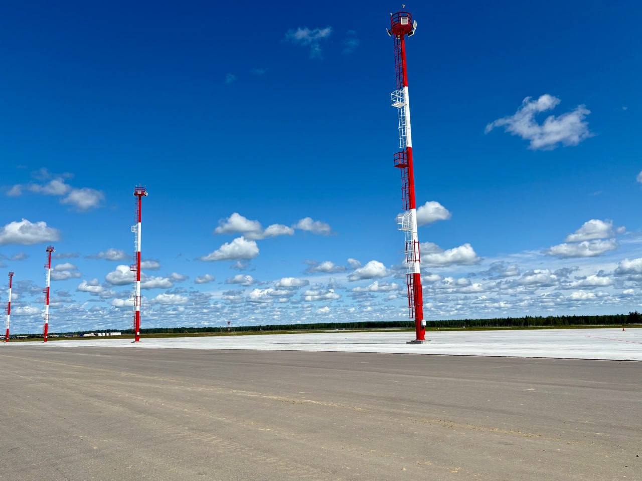 Una nuova pista per lo Spazio: lavori in corso all’aeroporto del cosmodromo di Vostochny | FOTO