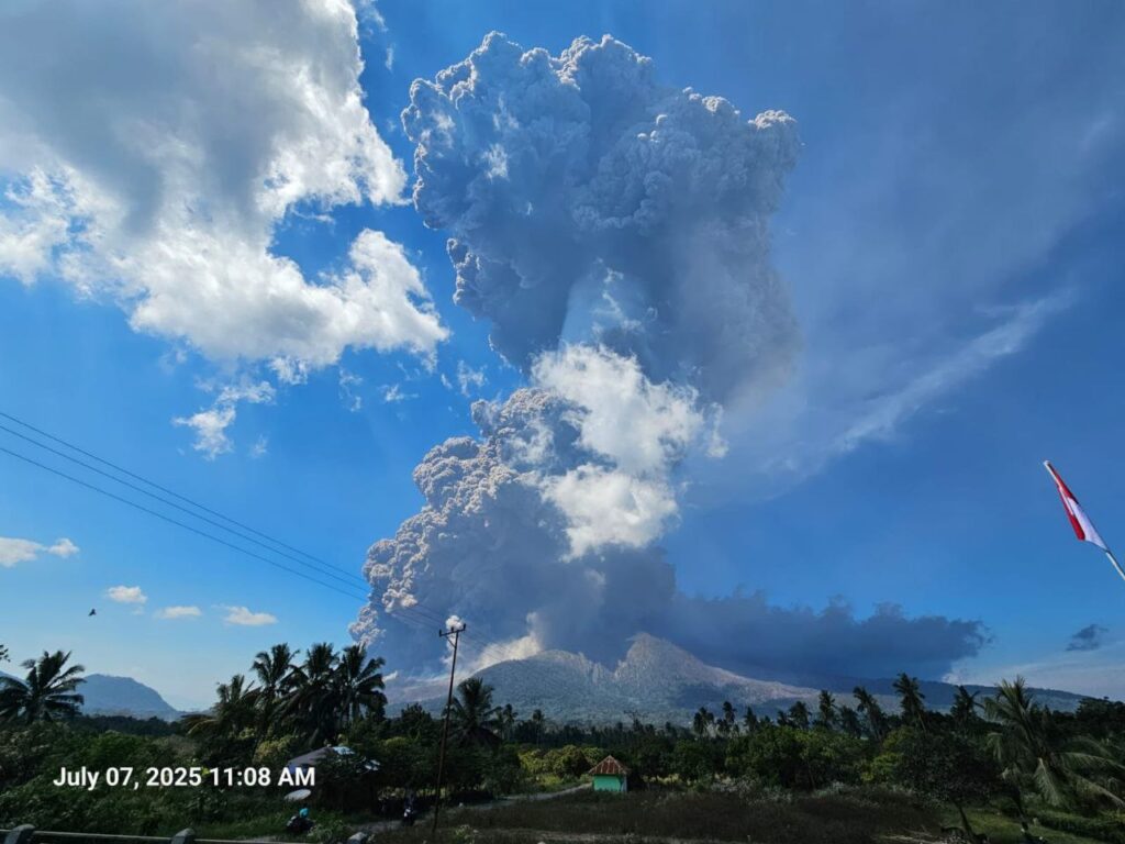 eruzione vulcano indonesia lewotobi laki laki