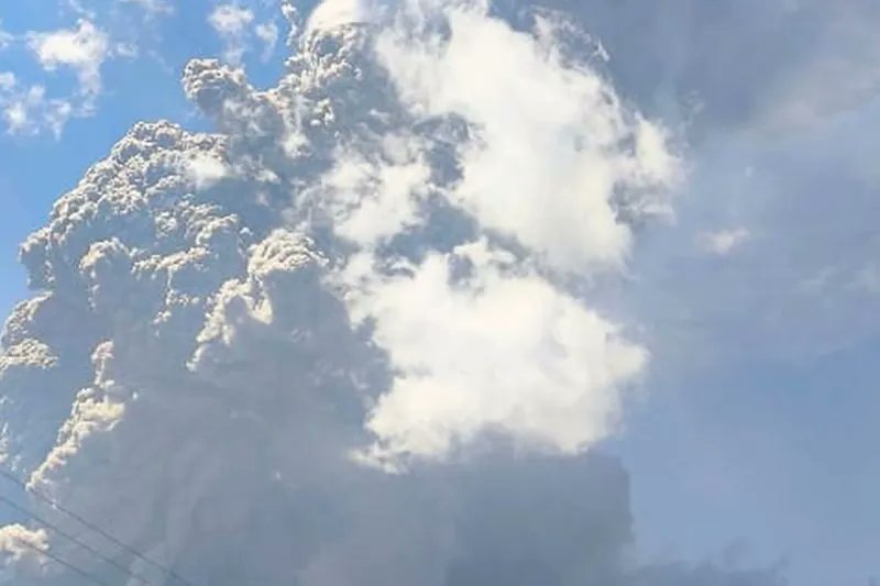 eruzione vulcano indonesia Lewotobi Laki-Laki