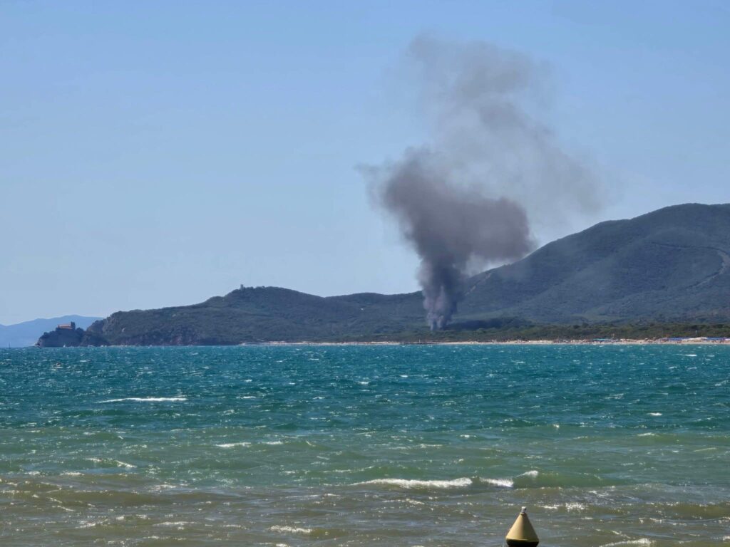 incendio Castiglione della Pescaia toscana