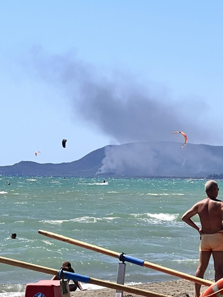 incendio Castiglione della Pescaia toscana