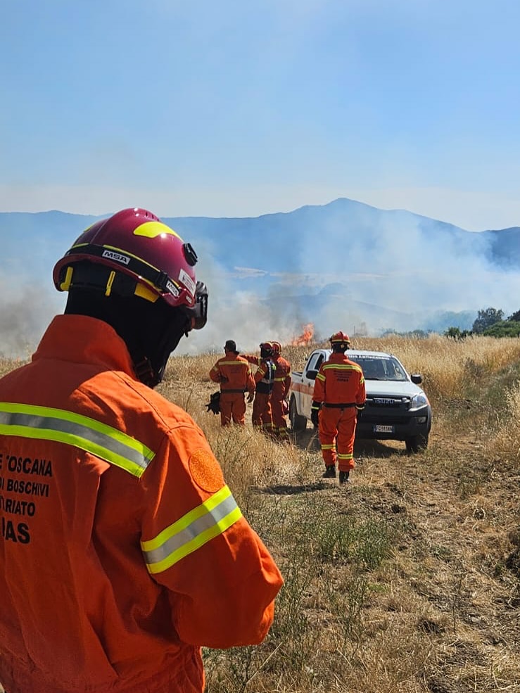 incendio Montegemoli toscana