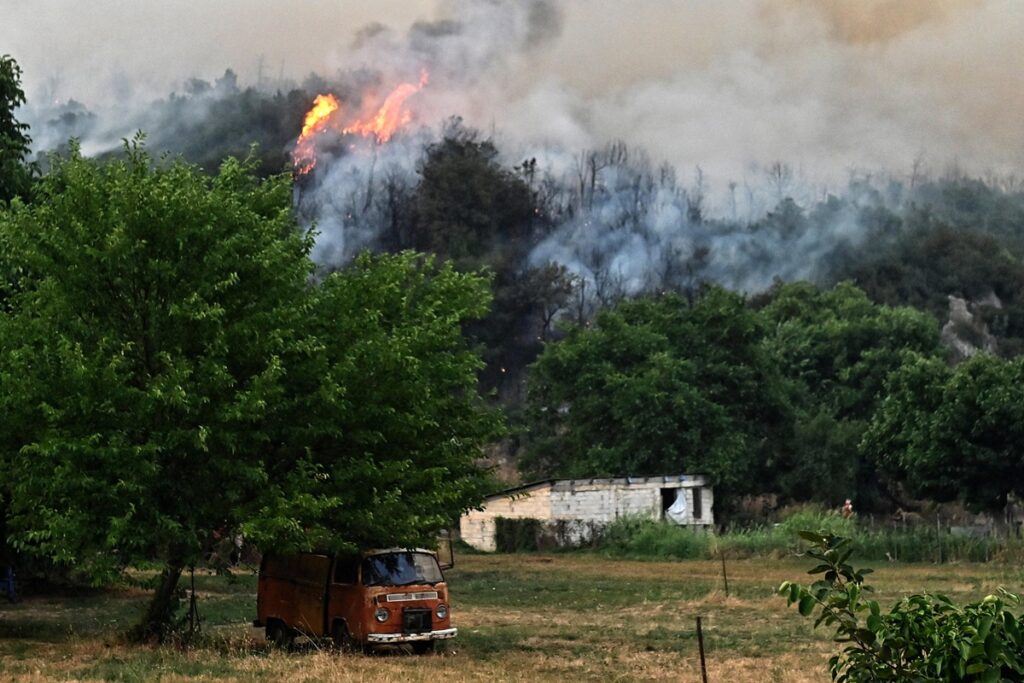 incendio grecia feneos corinto corinzia