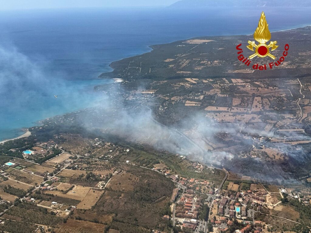 incendio sardegna orosei