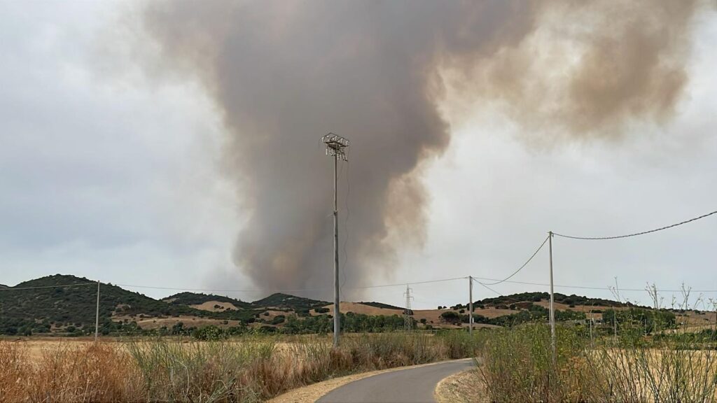 incendio villacidro sardegna