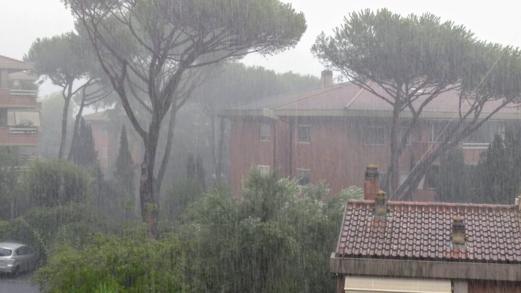 maltempo roma temporale nubifragio oggi