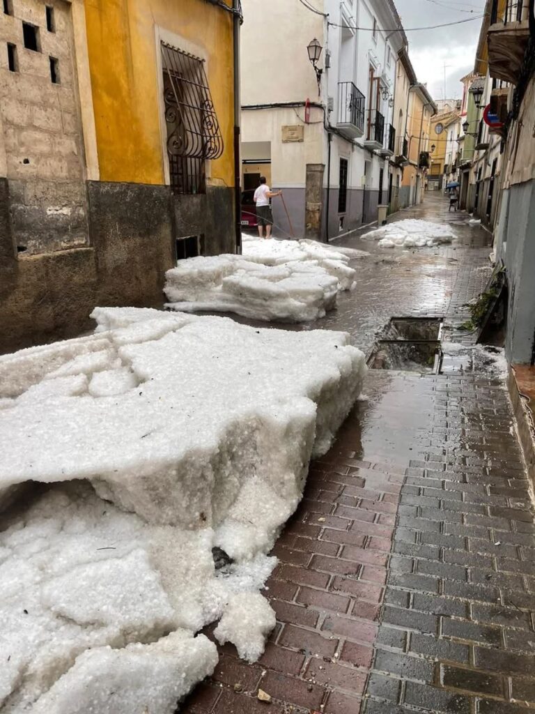 maltempo spagna murcia Caravaca de la Cruz alluvioni lampo grandinata
