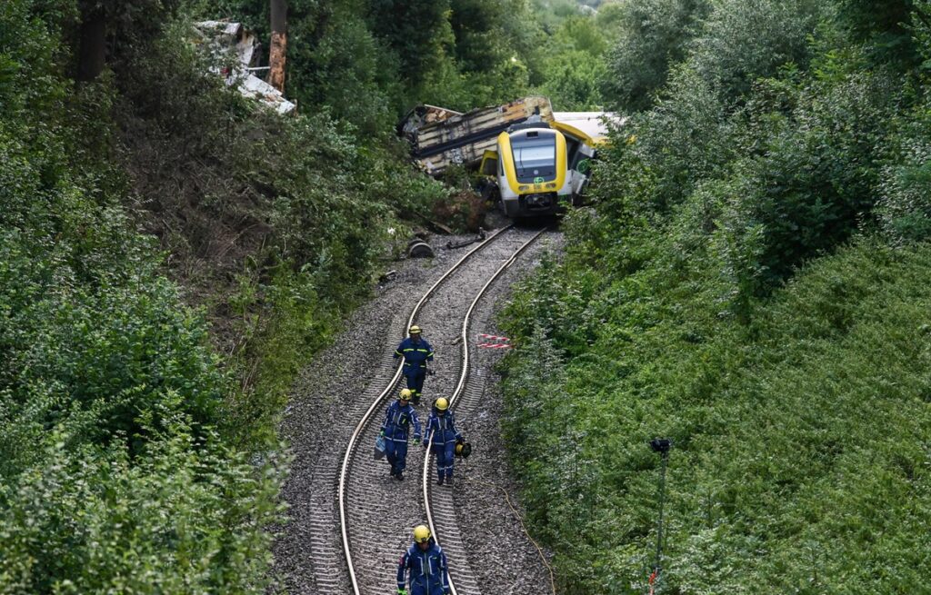 maltempo treno deragliato germania frana