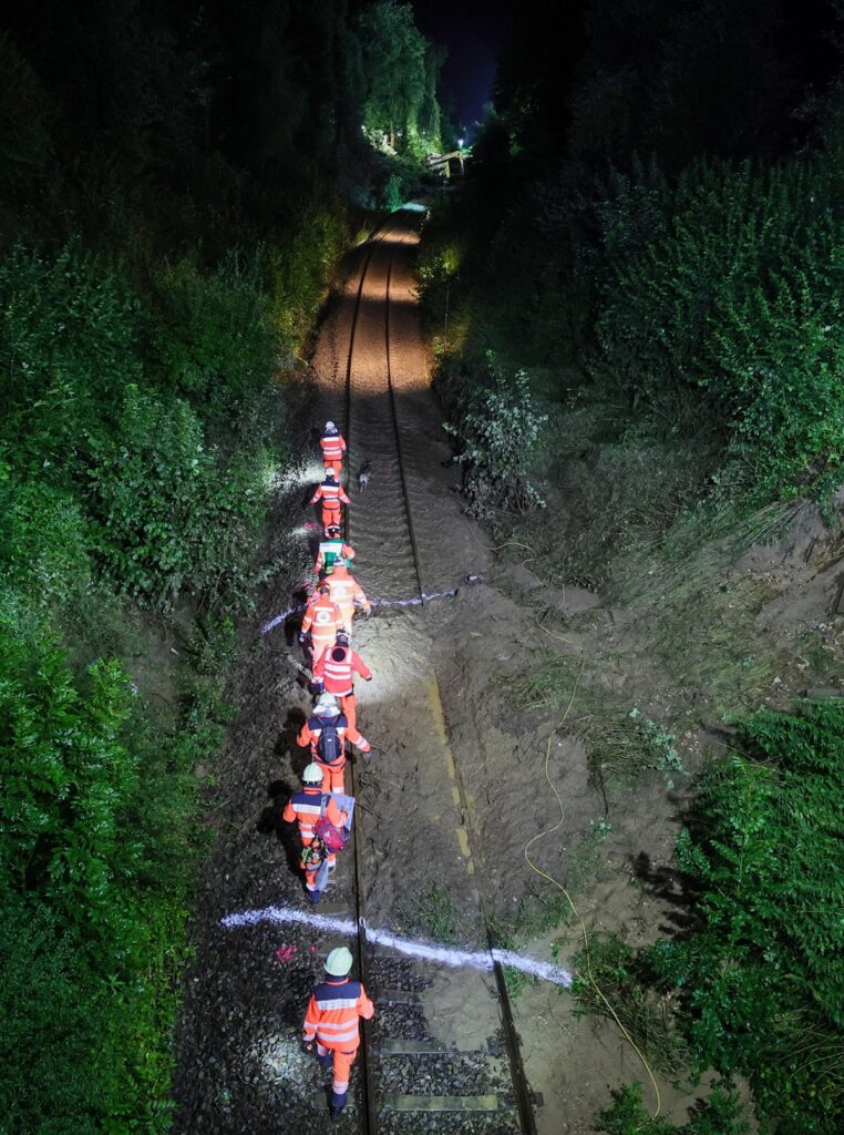maltempo treno deragliato germania frana
