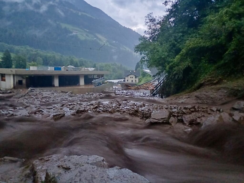 maltempo trentino alto adige val passiria frane