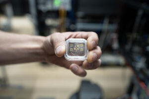 orologio atomico ione alluminio