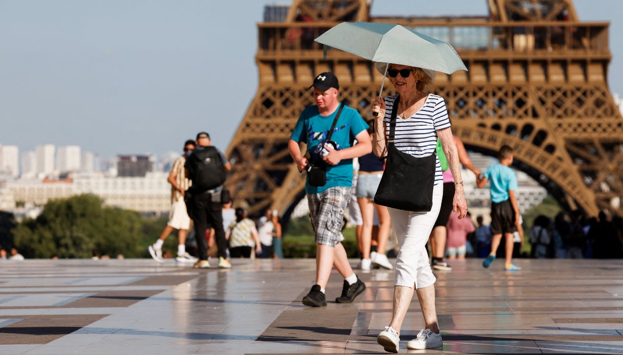 Torre Eiffel chiusura caldo