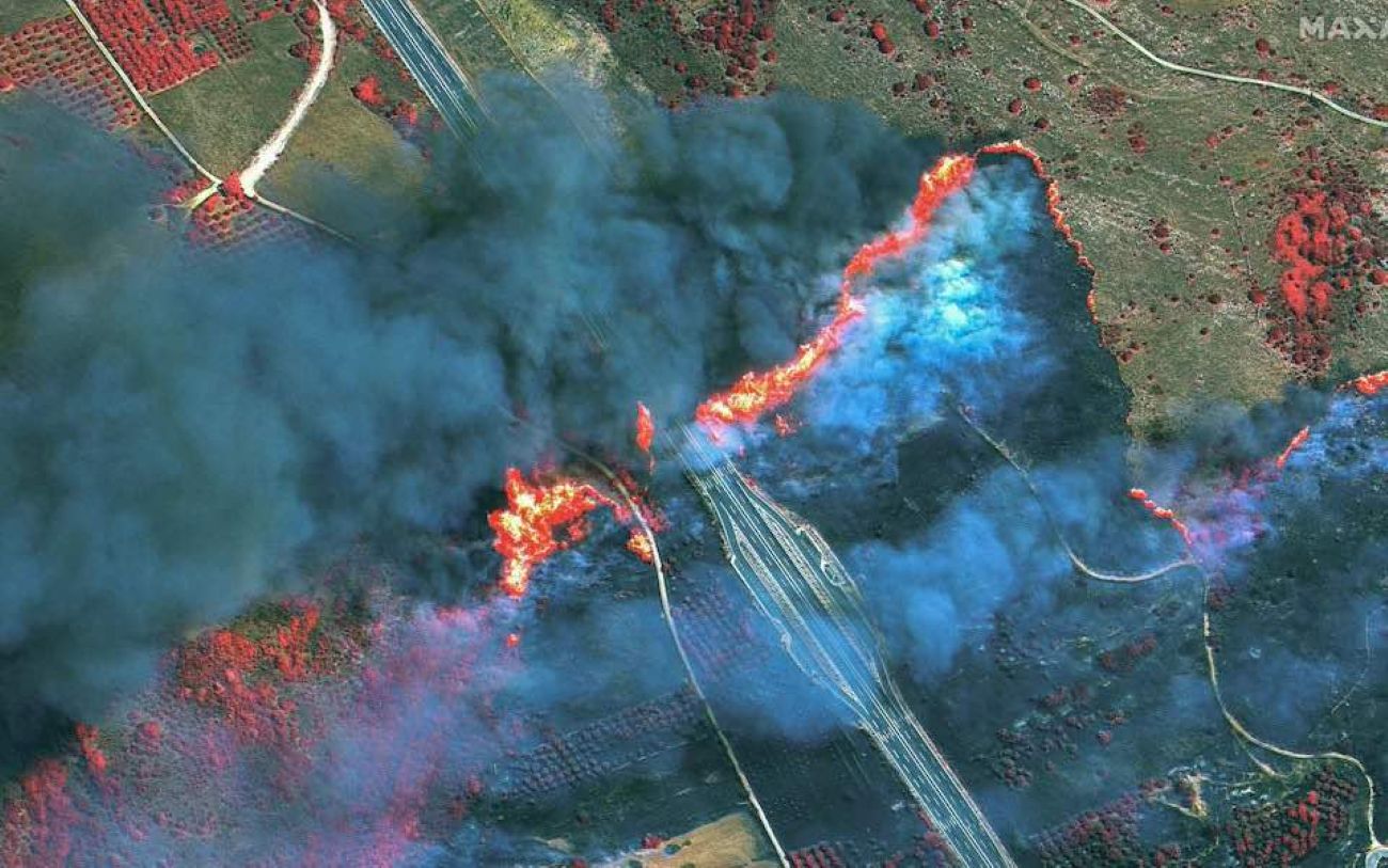 Grecia in fiamme: incendi devastano Chios, Atene e l’ovest del Paese | VIDEO