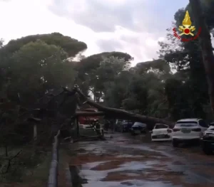 Maltempo vento Milano Marittima
