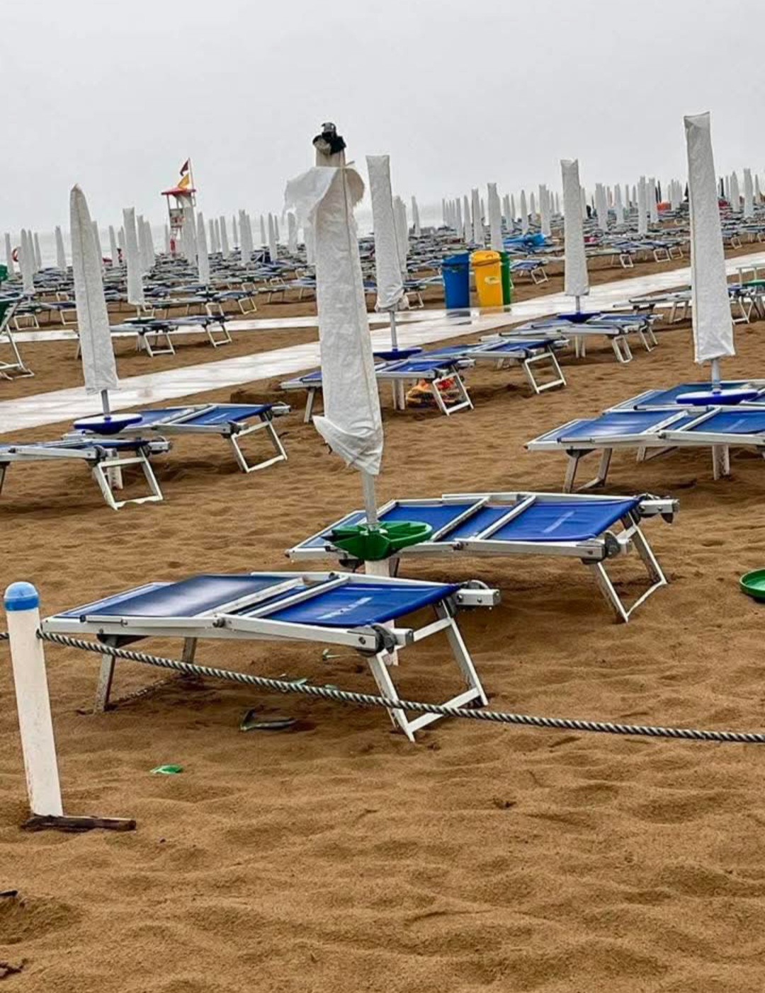 Ombrellone colpito da fulmine