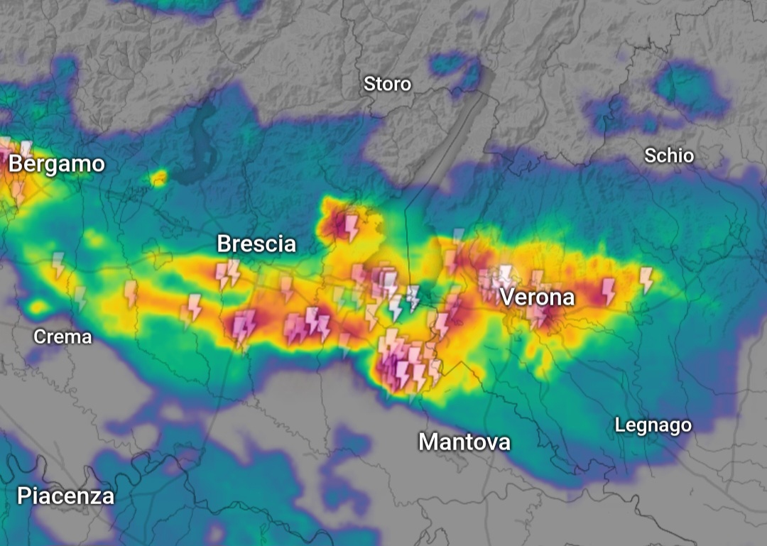 Maltempo al Nordest: focus su rovesci, fulmini e grandine tra Brescia e Verona