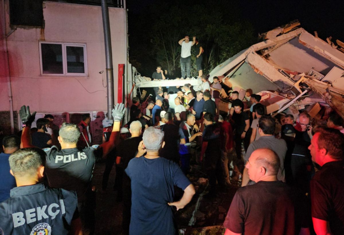 Terremoto in Turchia: arrestati proprietario e costruttore di edificio crollato a Sindirgi