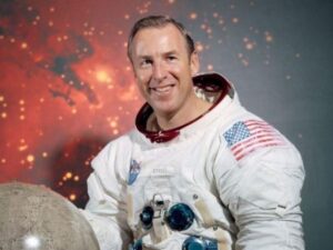 astronauta jim lovell