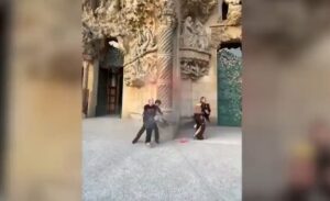 attivisti clima sagrada familia barcellona