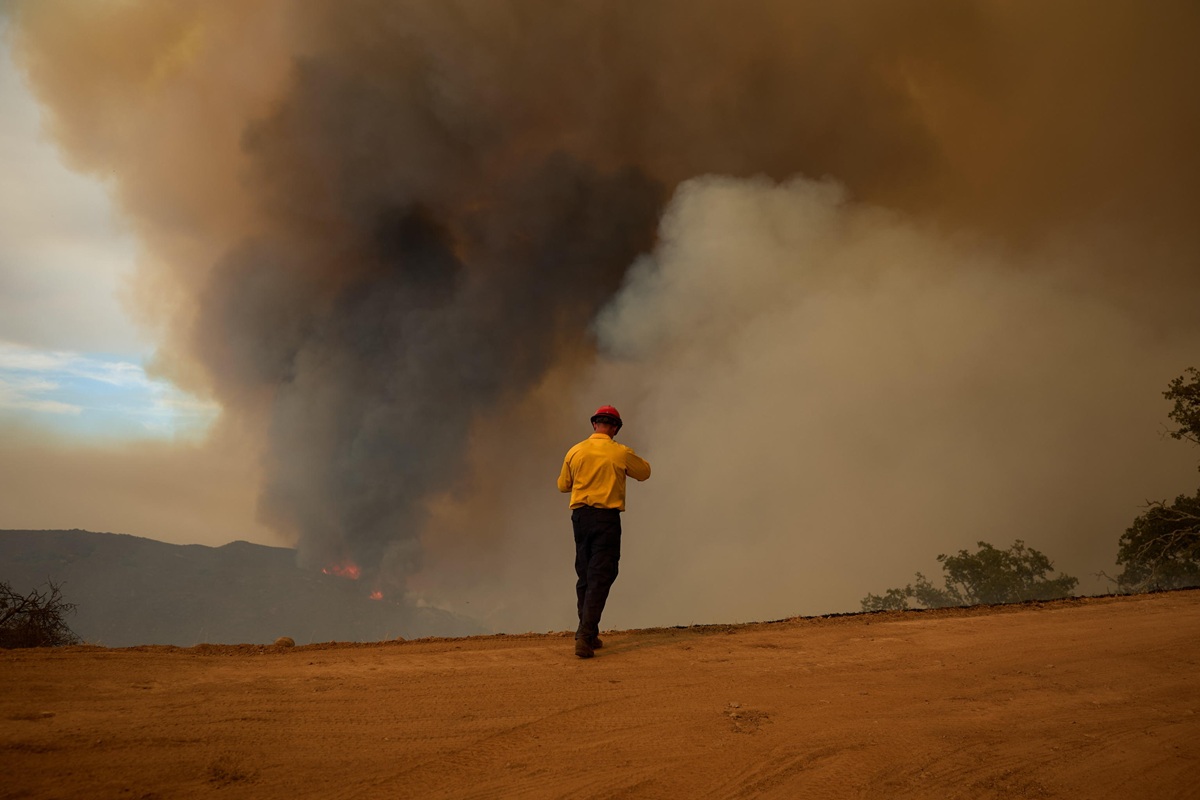 Colossale incendio in California: il “Gifford Fire” è il più grande dell’anno | FOTO