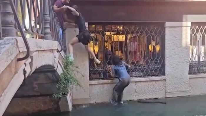 Gondola si ribalta venezia