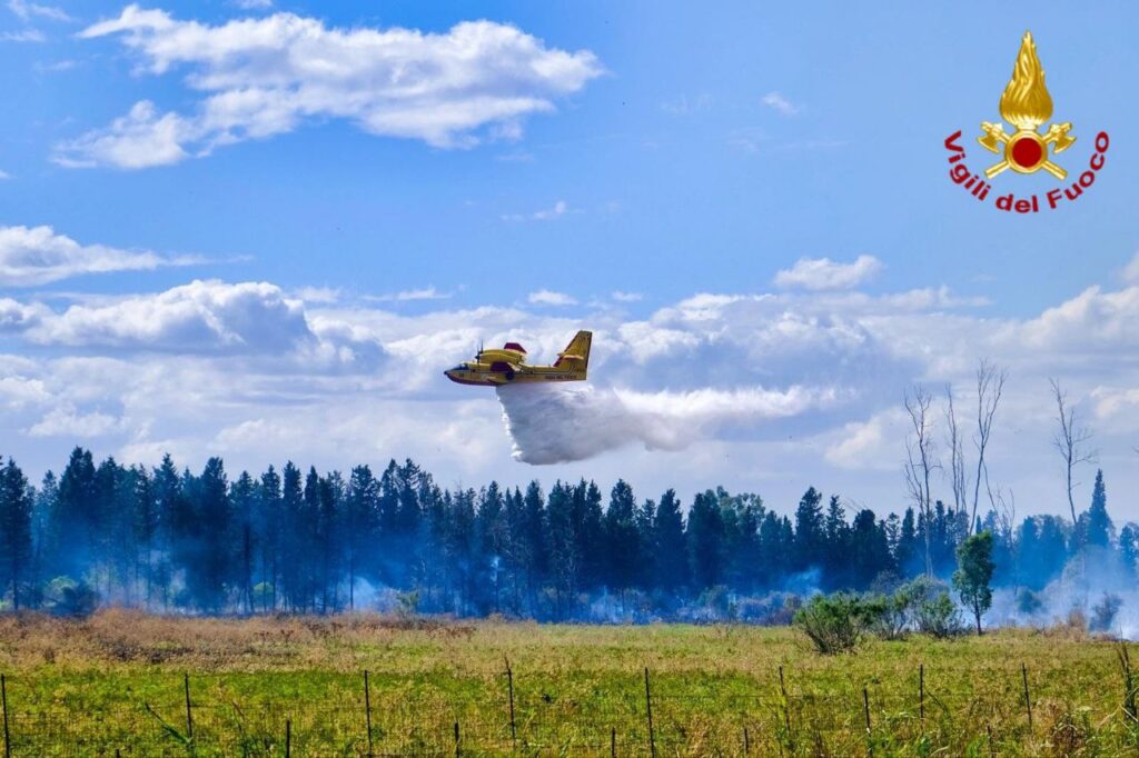 incendi boschivi ok vigili del fuoco generica canadair estate