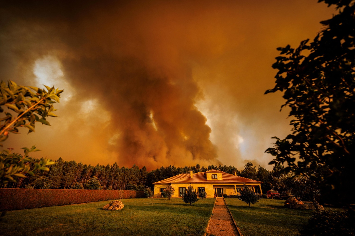 Incendi: migliaia di pompieri al lavoro in Spagna, Portogallo e Grecia