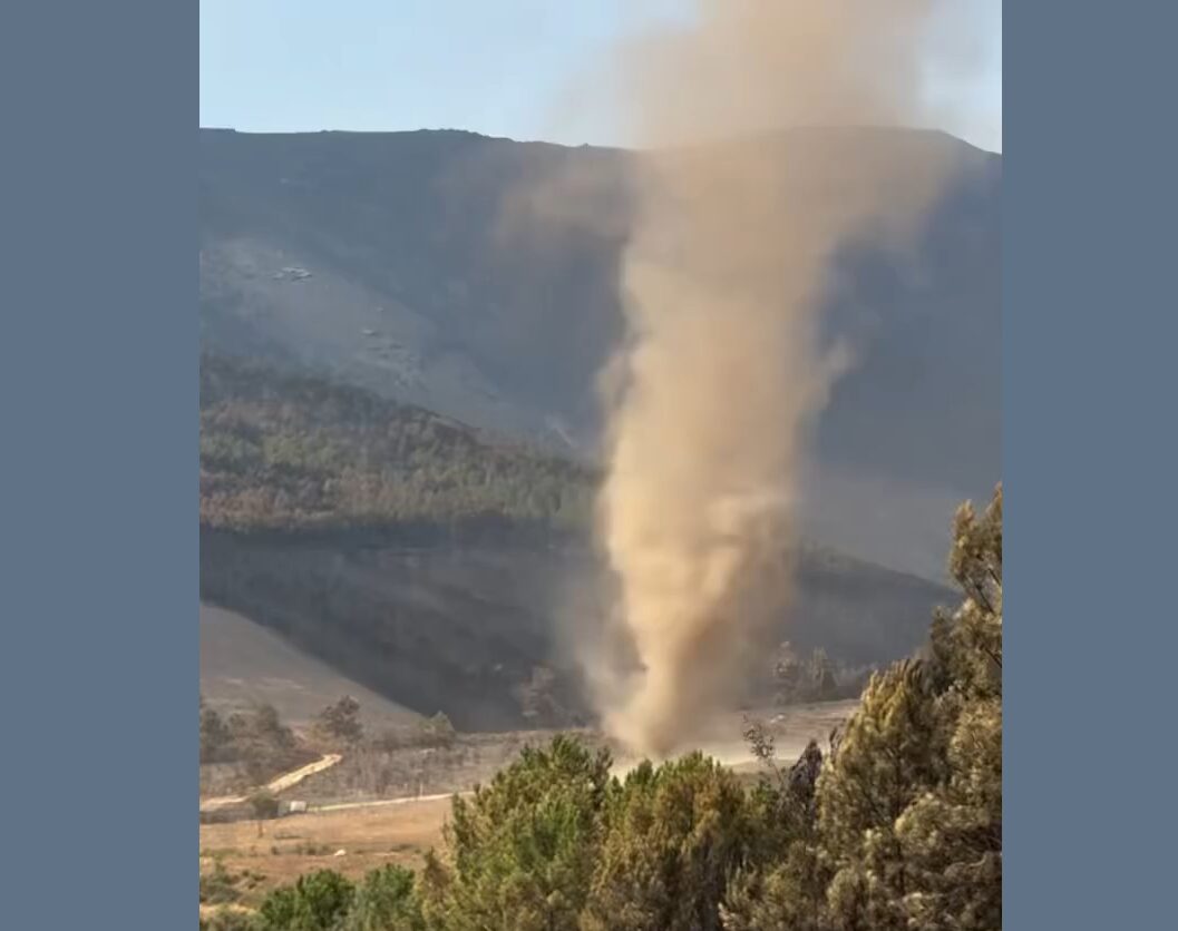 Incendi in Portogallo, maestoso dust devil a Covilhã | VIDEO