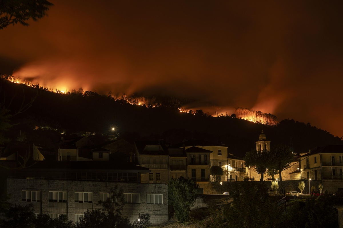 Incendi Spagna: 410.000 ettari bruciati, 10 volte di più che nel 2024