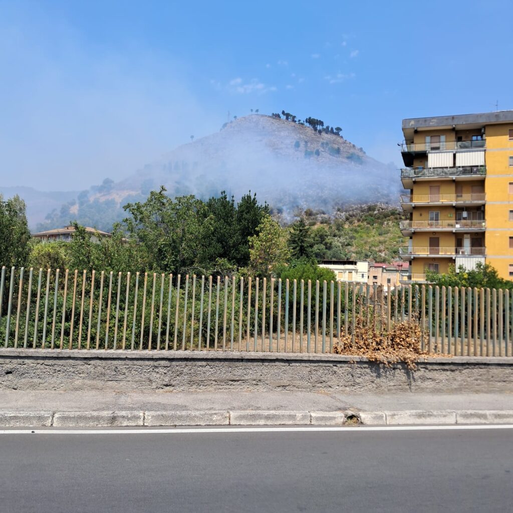 incendio Castel San Giorgio campania