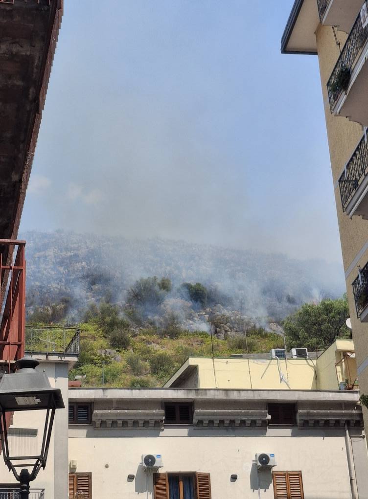 incendio Castel San Giorgio campania
