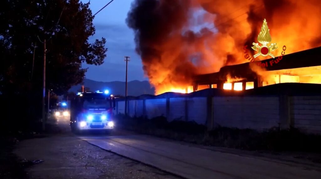 incendio azienda rifiuti teano