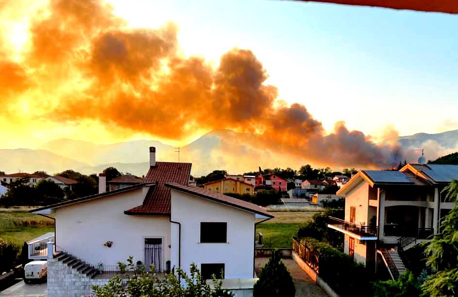 incendio pescina abruzzo