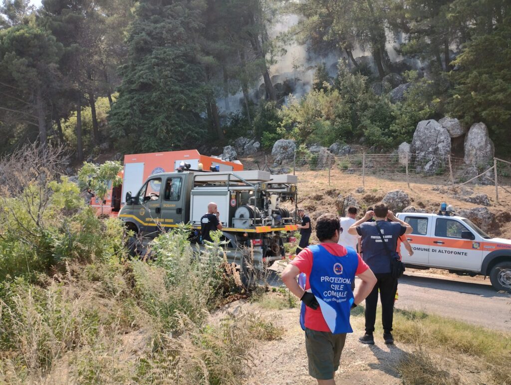 incendio piana degli albanesi sicilia