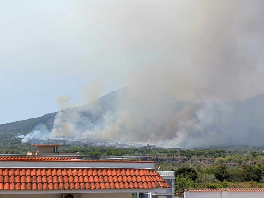 incendio terzigno campania