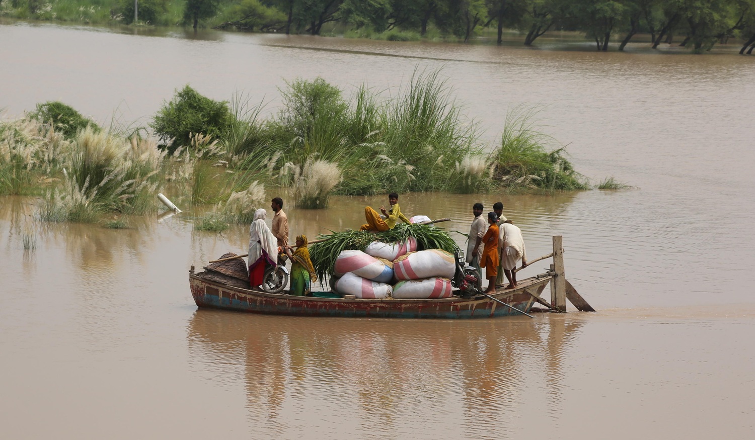 Monsoni in Pakistan, il Punjab colpito dalla più grande alluvione della sua storia: 2 milioni di persone a rischio