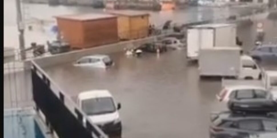 Maltempo Sicilia, forte temporale alle Eolie: nubifragio e allagamenti a Lipari, tromba marina a Panarea